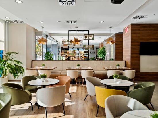 Фото Hilton Garden Inn Sevilla