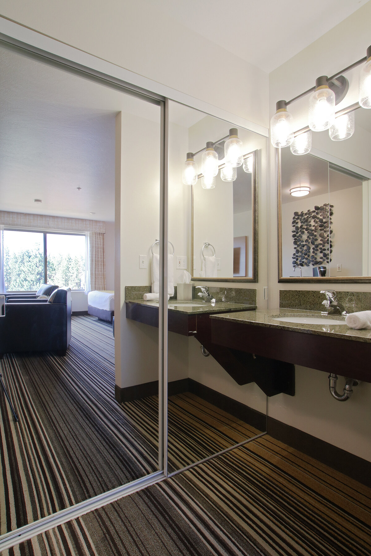 Фото Oxford Suites Spokane Valley