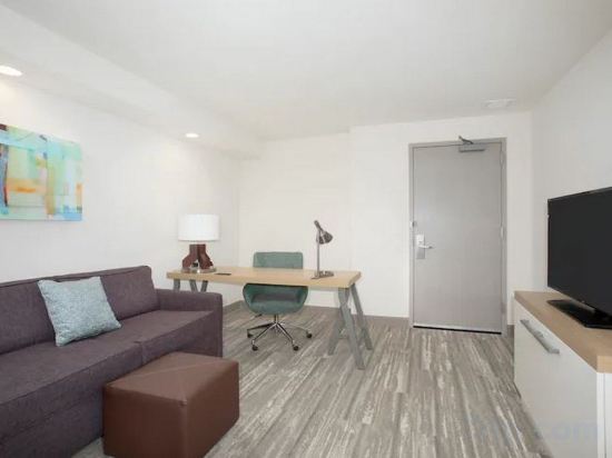 Фото Hilton Garden Inn Omaha Aksarben Village