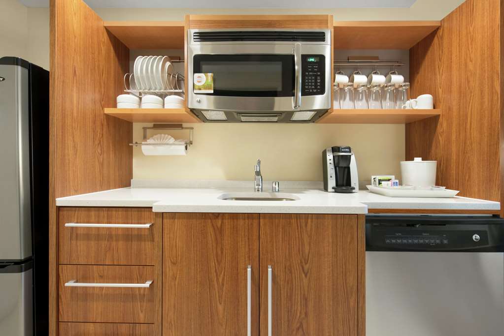Фото Home2 Suites by Hilton Milwaukee Airport