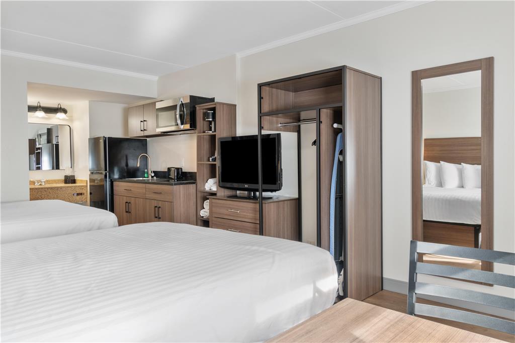 Фото Best Western Plus Revere Inn & Suites