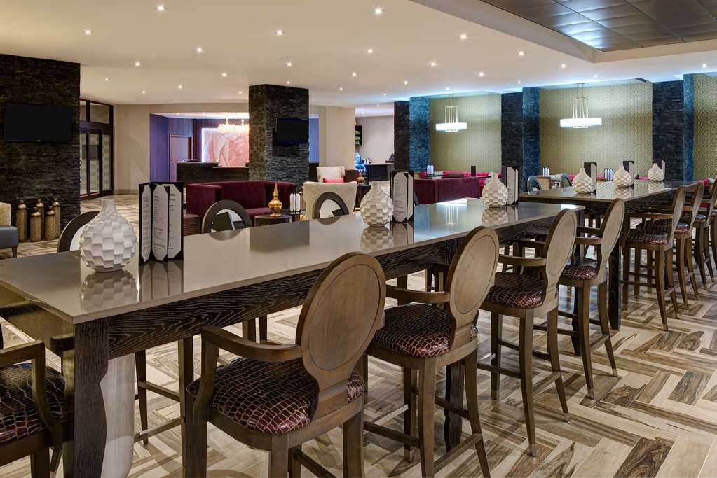 Фото DoubleTree by Hilton Hotel Orlando East - Ucf Area