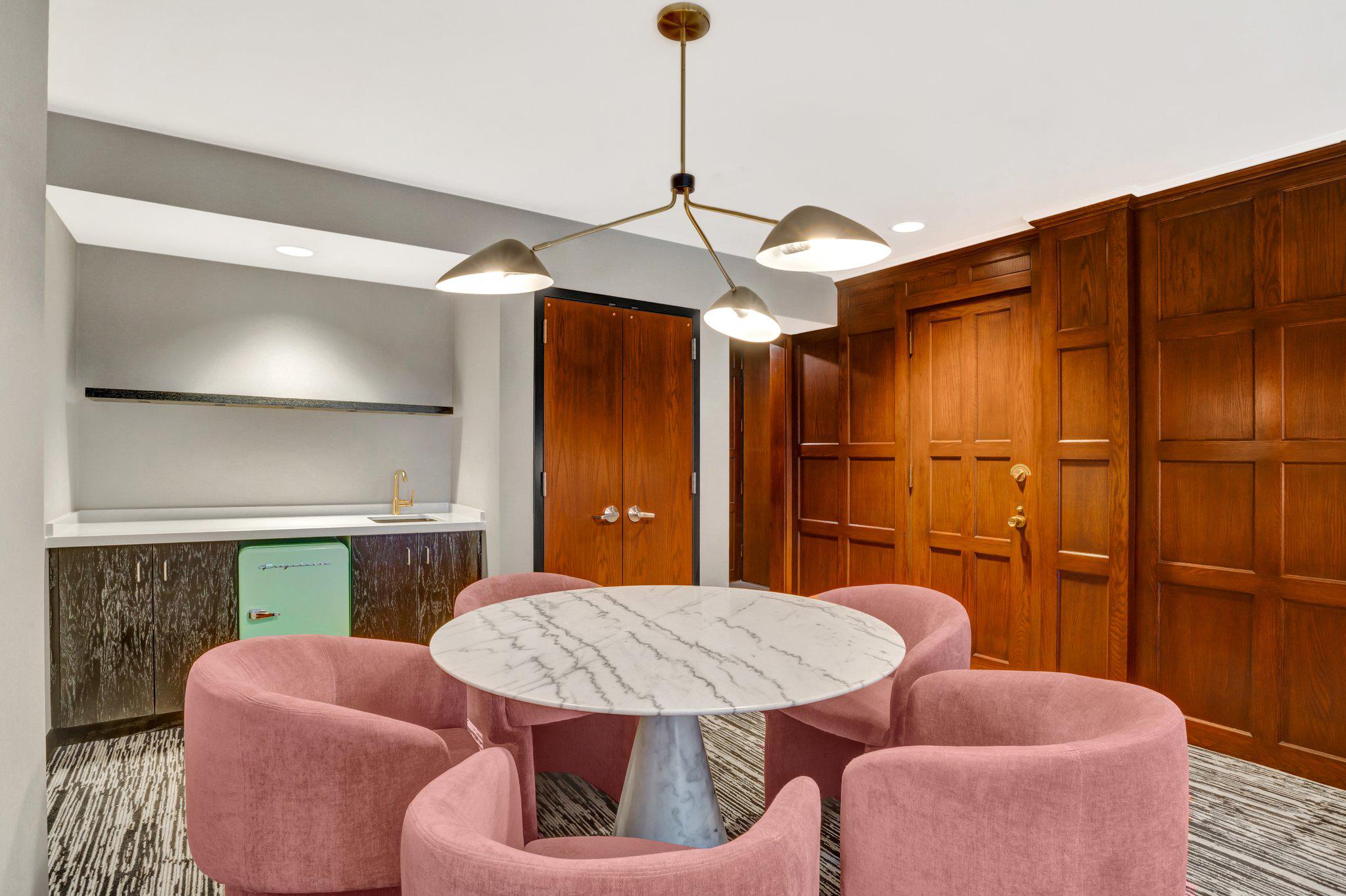 Фото Hotel Indigo Minneapolis Downtown, an Ihg Hotel