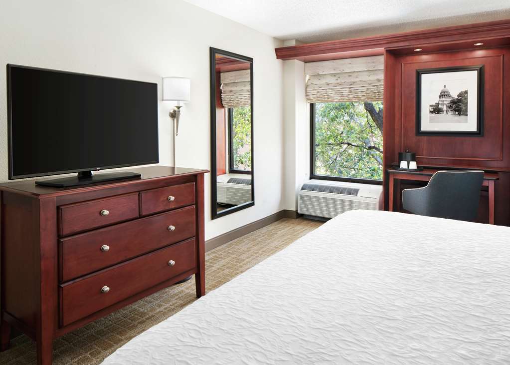 Фото Hampton Inn Austin North @ i - 35 & Hwy 183