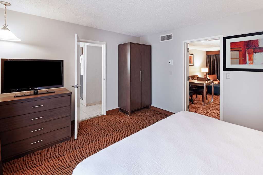 Фото Embassy Suites Hotel Dallas Market Center
