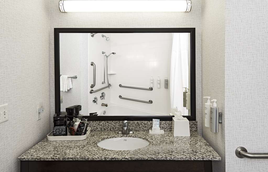 Фото Hampton Inn & Suites Raleigh Downtown