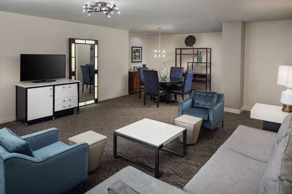 Фото Doubletree Suites by Hilton Detroit Downtown - Fort Shelby