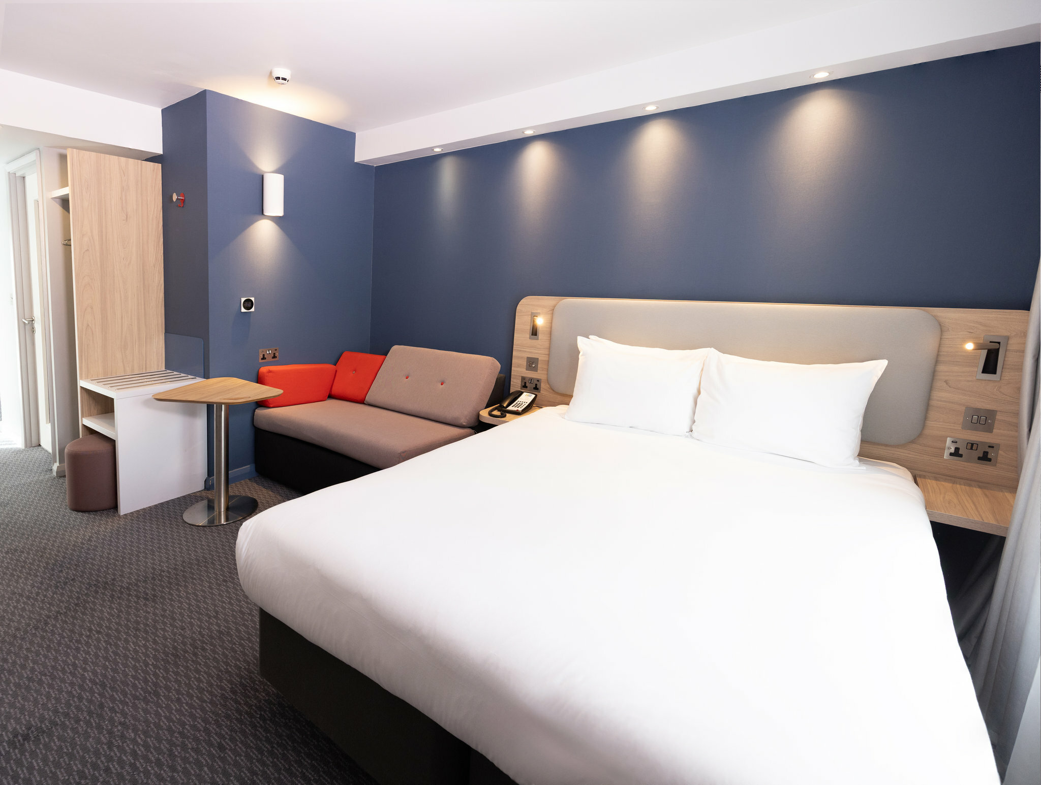 Фото Holiday Inn Express Windsor, an Ihg Hotel