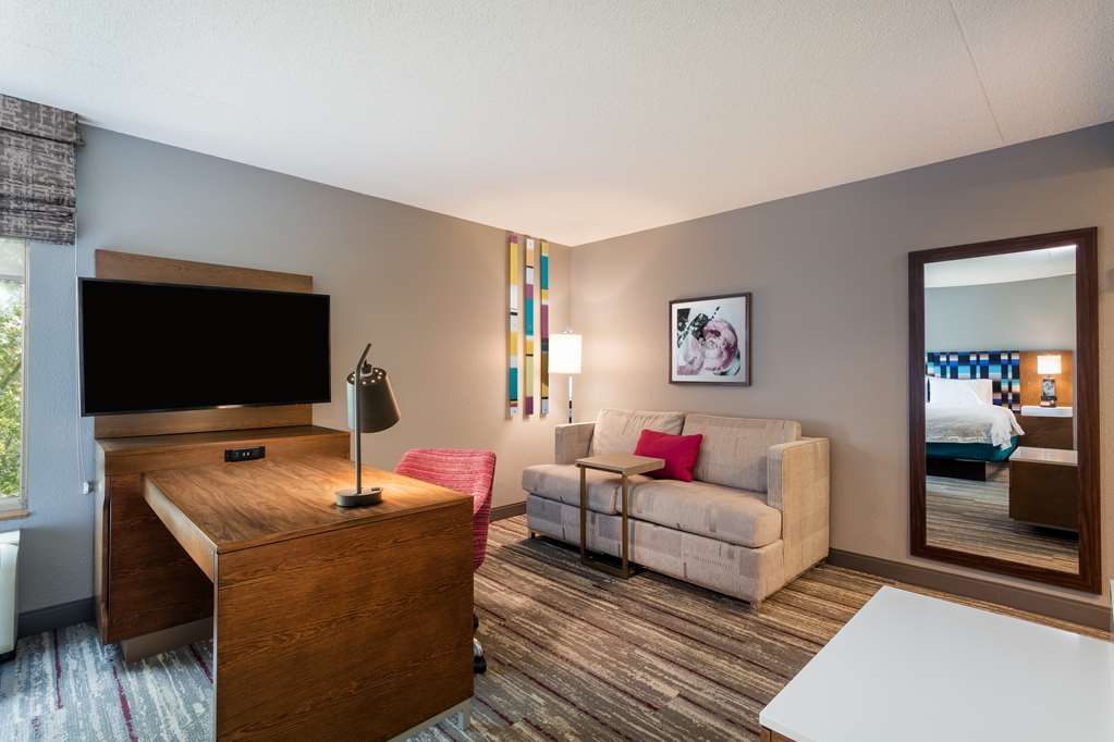 Фото Hampton Inn & Suites Herndon-Reston