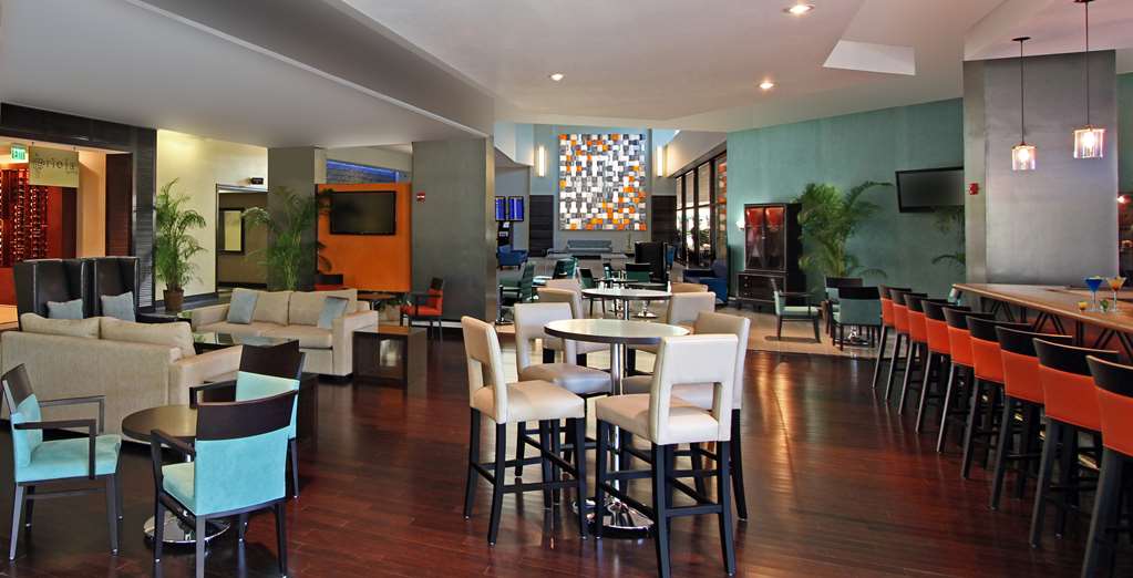 Фото Doubletree by Hilton Hotel Miami Airport & Convention Center