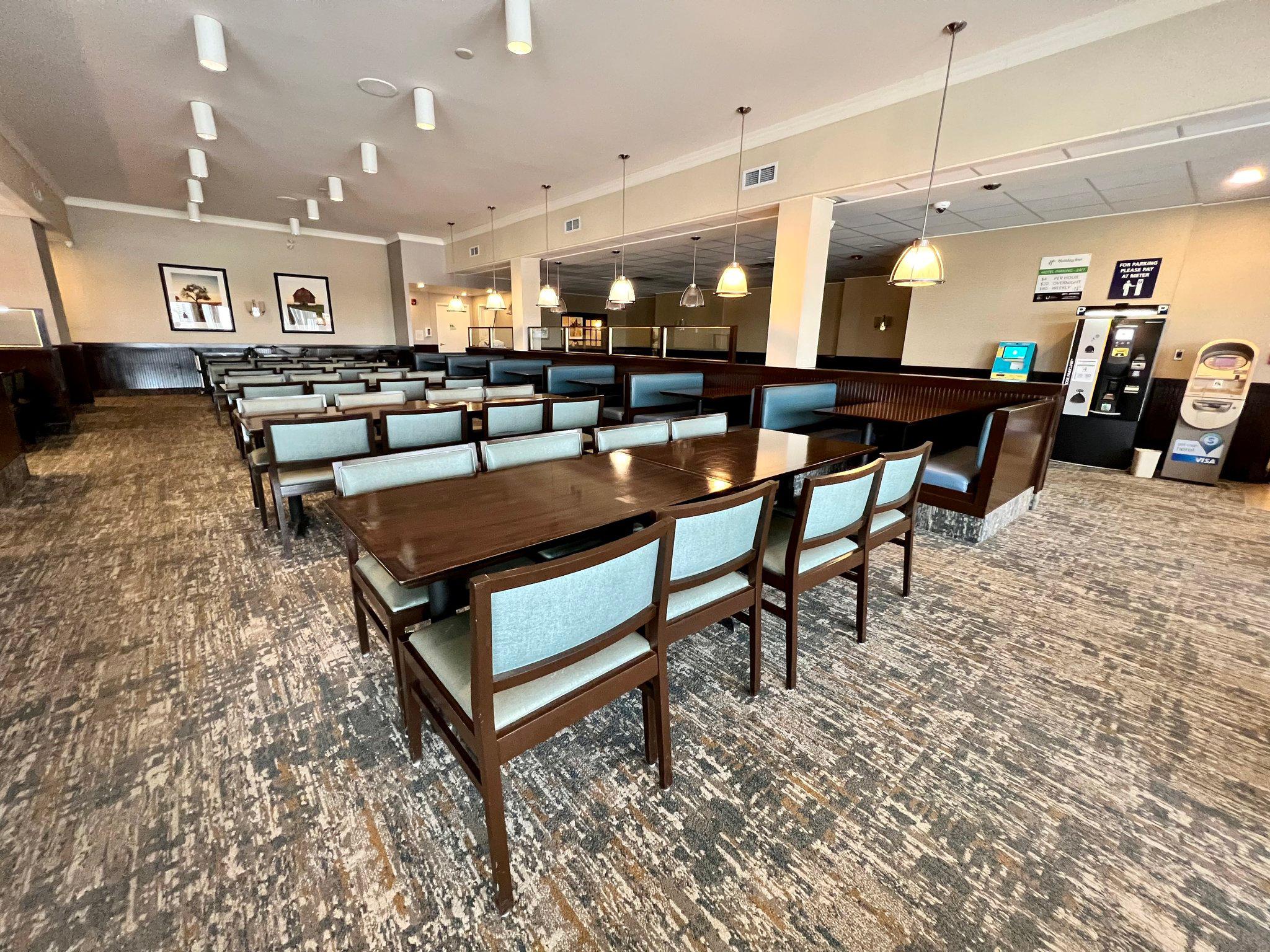 Фото Holiday Inn Toronto Airport East
