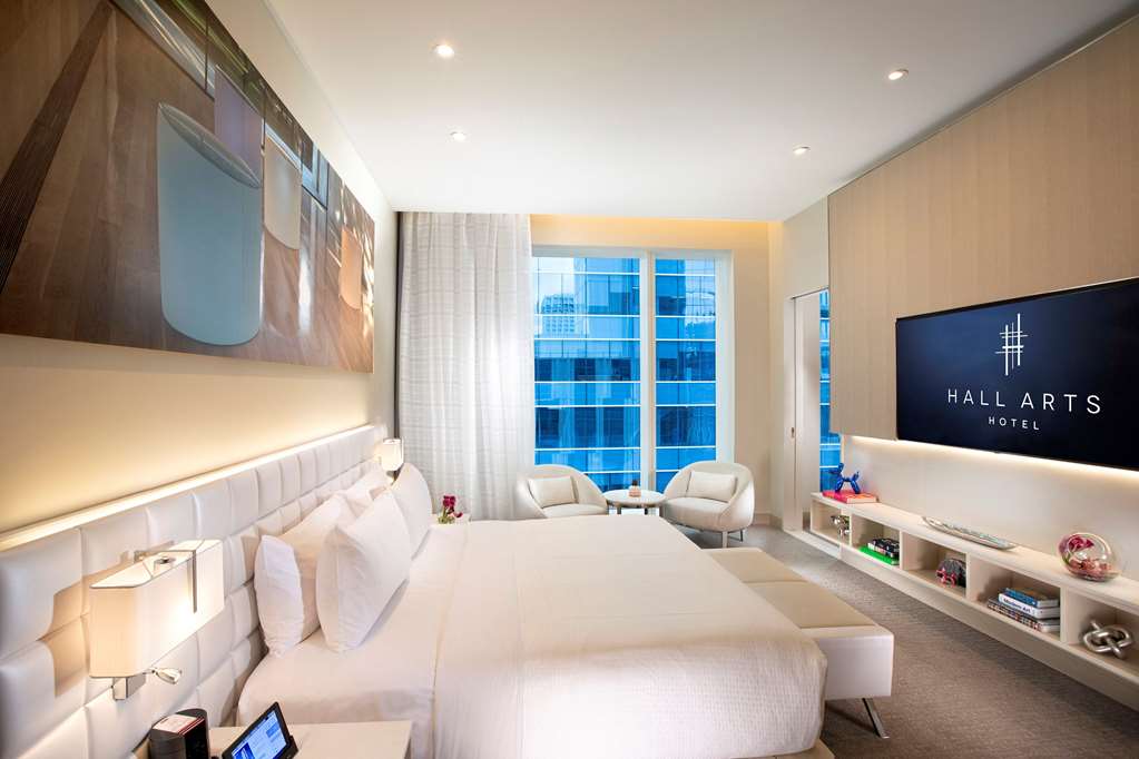 Фото Hall Arts Hotel Dallas, Curio Collection by Hilton