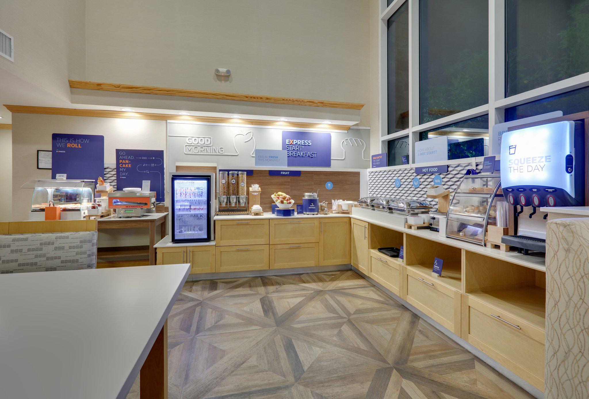 Фото Holiday Inn Express & Suites San Antonio - Brooks City Base, an Ihg Hotel