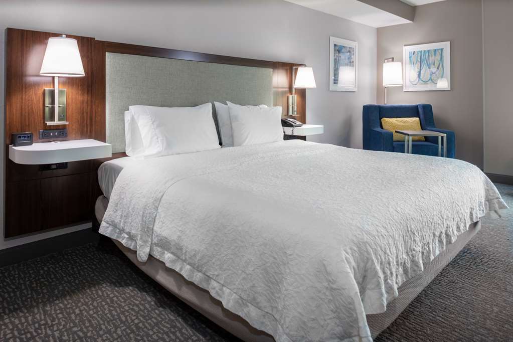 Фото Hampton Inn & Suites Arlington Crystal City Dca