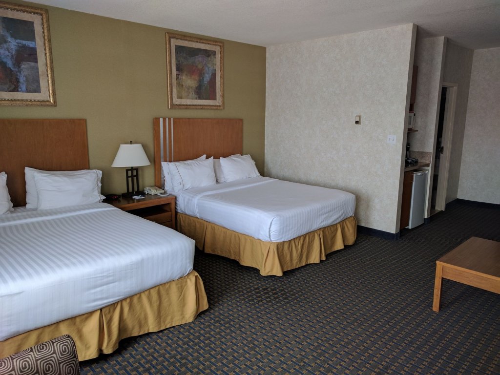 Фото Wingate by Wyndham Lethbridge