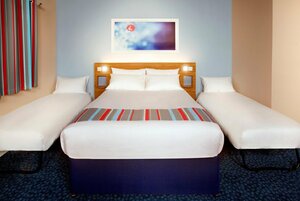 Гостиница Travelodge Cardiff Central