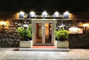 Wayside Cheer Hotel