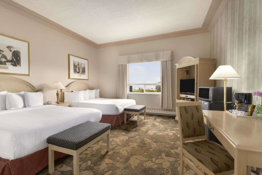 Фото Nova Inn Yellowknife