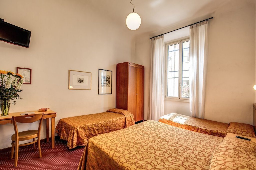 Фото Hotel Nuova Italia