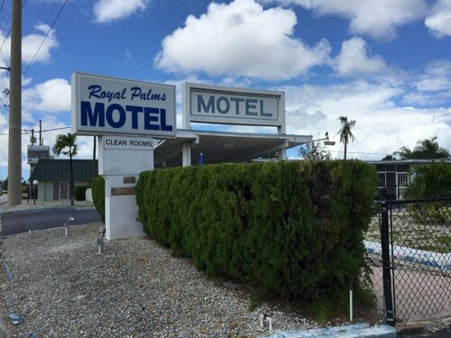 Гостиница Royal Palms Motel в Стюарте