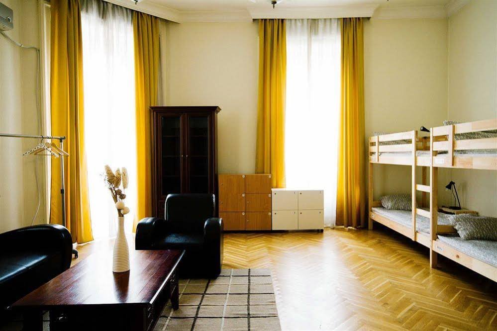 Фото Friends Hostel and Apartments Budapest