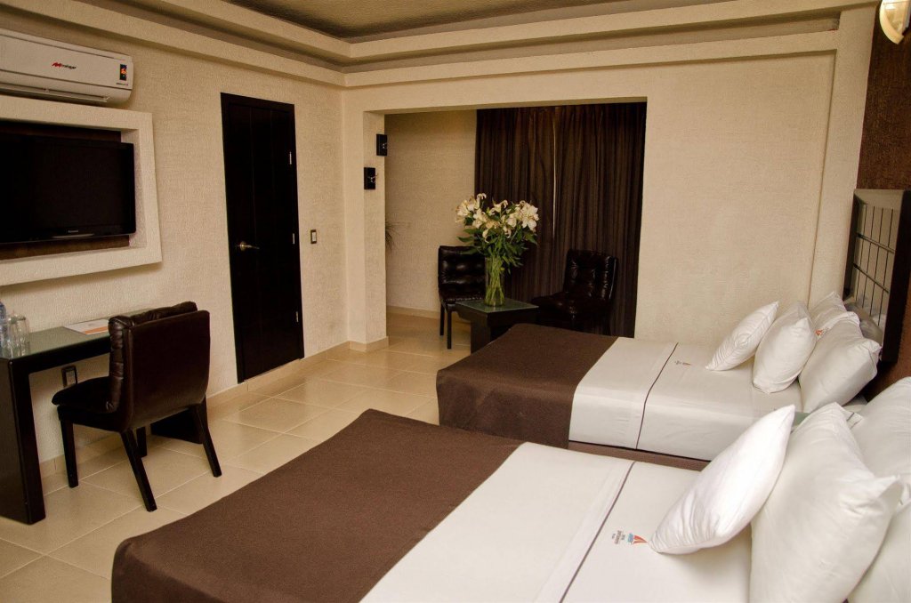 Фото Hotel Portonovo Plaza Centro