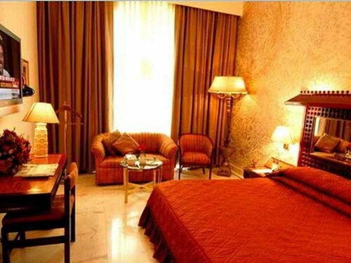 Гостиница Ashok Country Resort в Дели