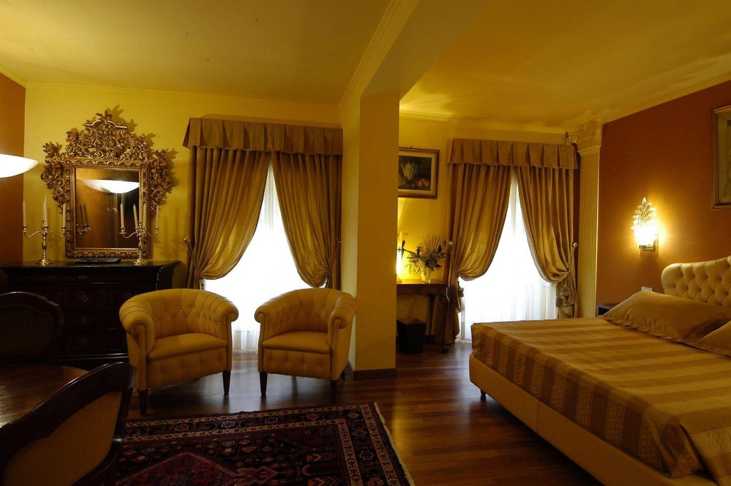 Фото The Tuscanian Hotel