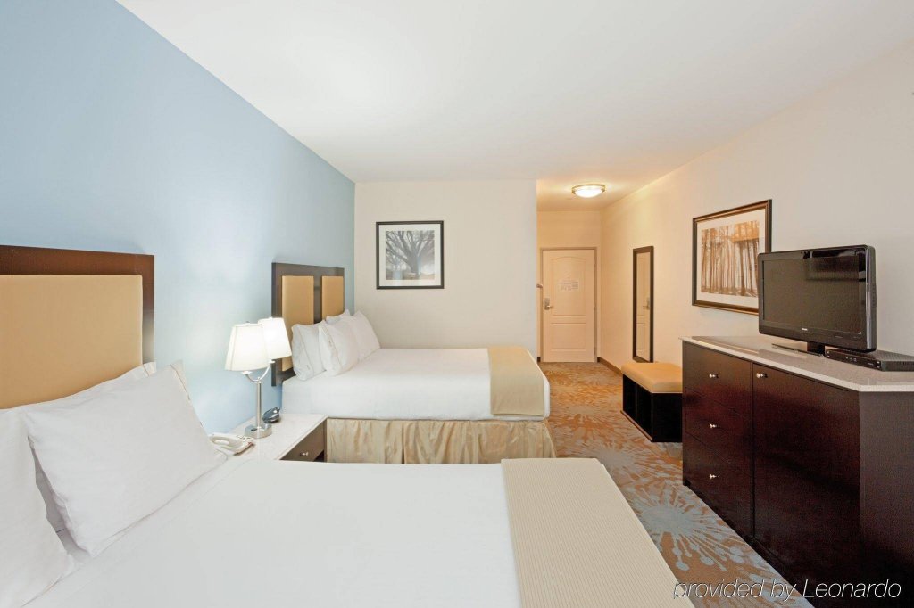 Фото Comfort Inn & Suites Plainville Foxboro