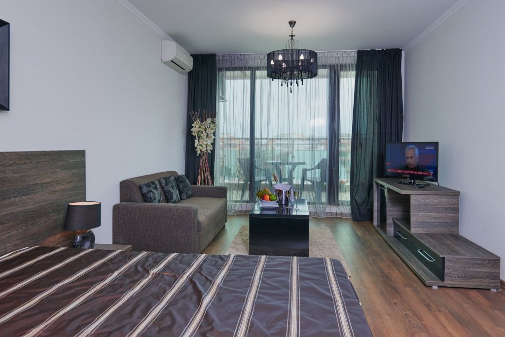 Фото Централ Плаза Поморие