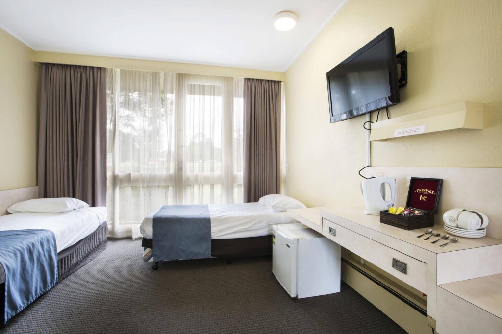 Фото Nightcap at Sandown Park Hotel