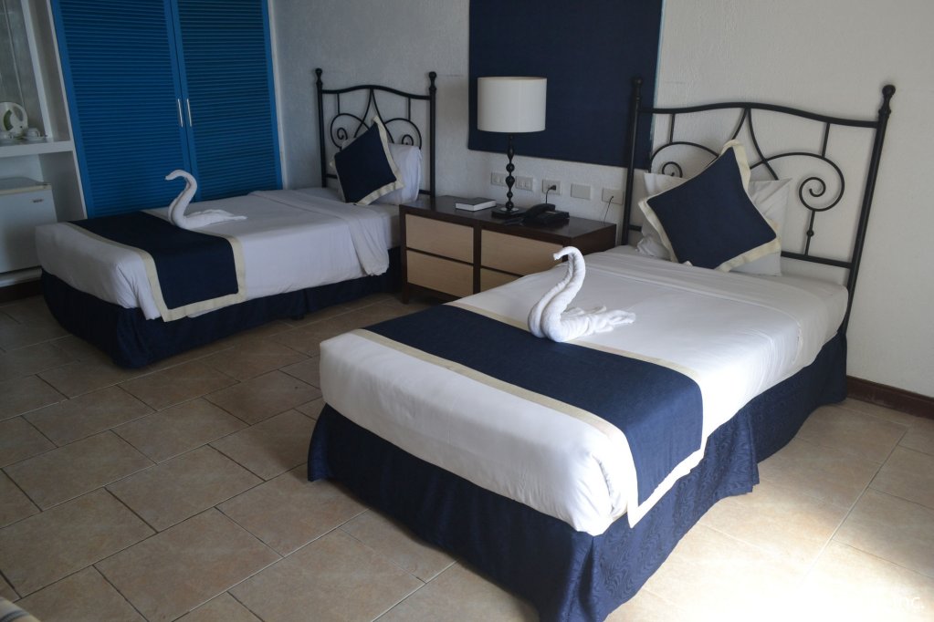 Фото Estancia Resort Hotel