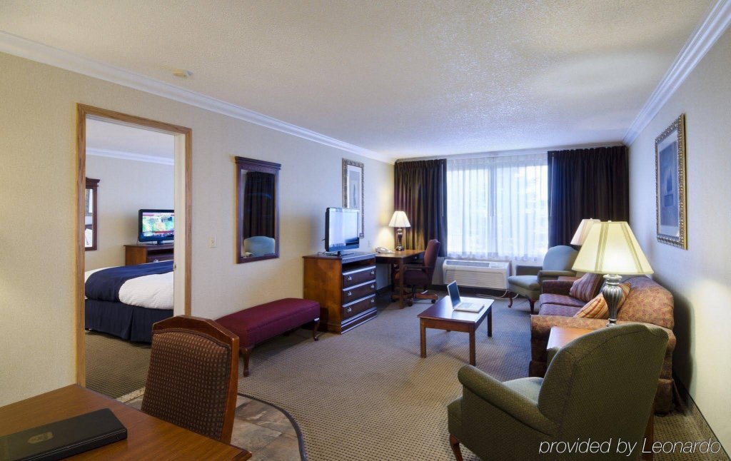 Фото Best Western War Bonnet Inn