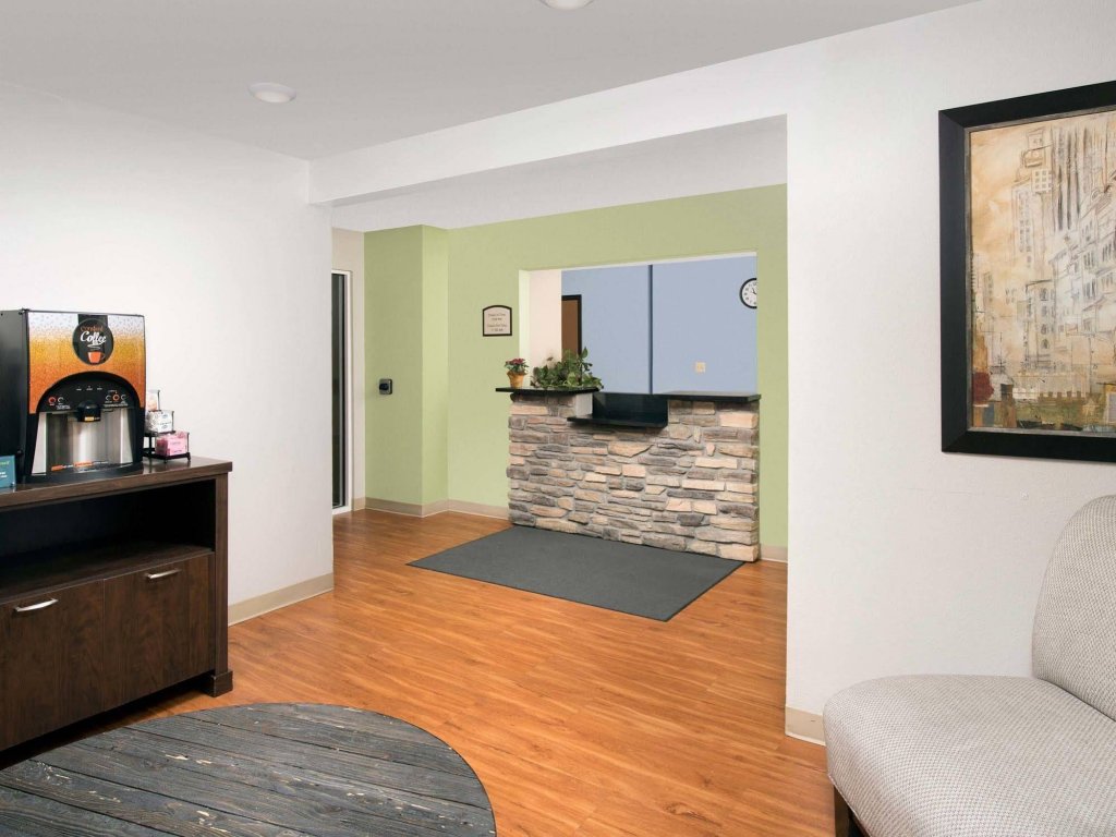 Фото WoodSpring Suites Aurora Denver Airport, an Extended Stay Hotel