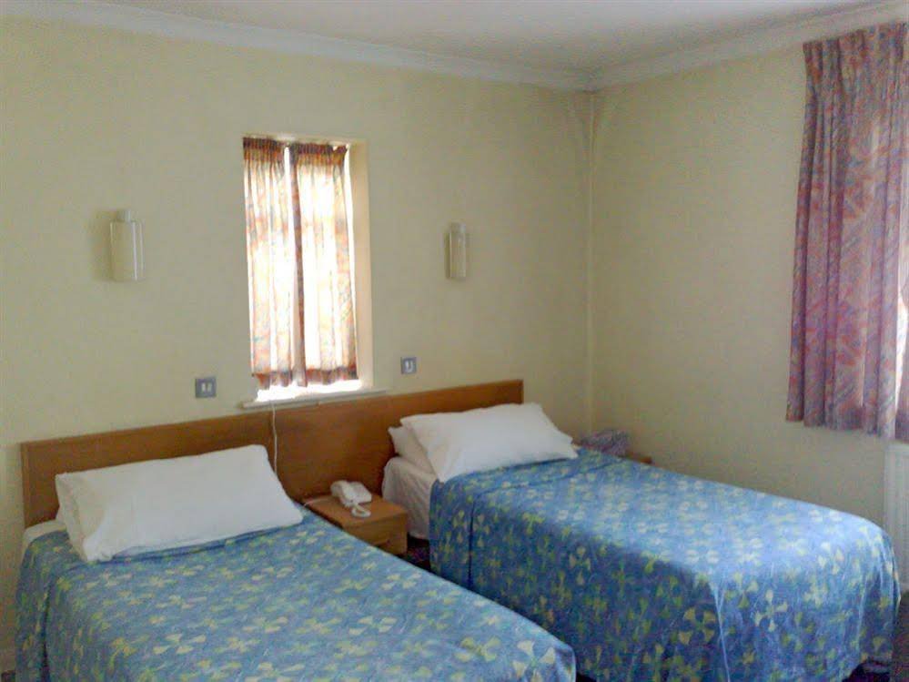 Фото Oyo Central Hotel Golders Green