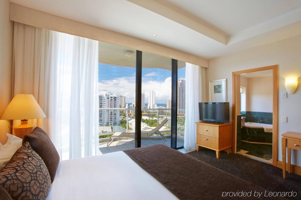 Фото Crowne Plaza Surfers Paradise