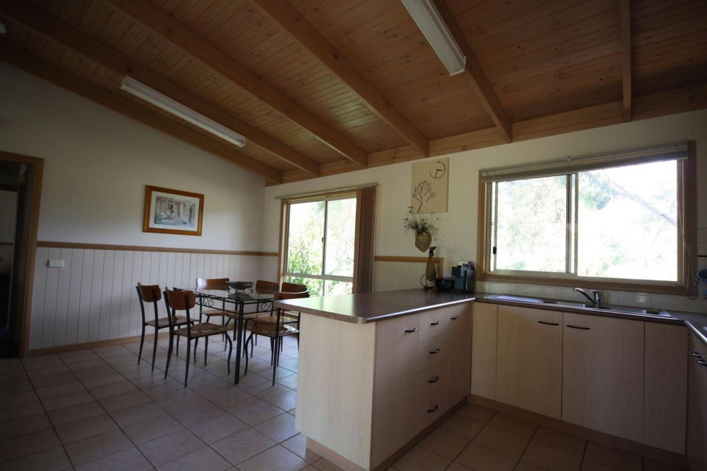 Фото Halls Haven Holiday Units