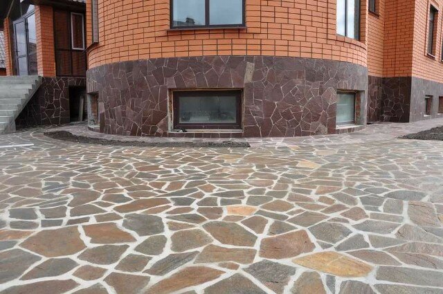 Двор из пластушки фото Panorama: Stroyraf, paving tile, Novokharitonovo Village, 32 - Yandex Maps