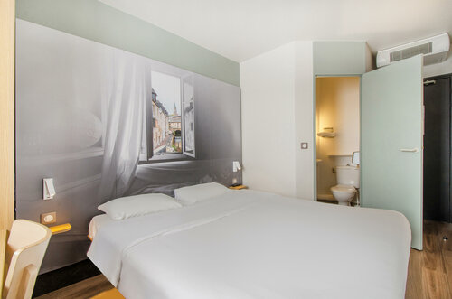 Гостиница B&b Hotel Chartres Le Forum в Шартре
