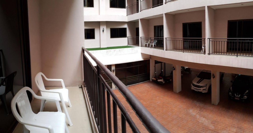 Фото Dynasty Inn Hotel