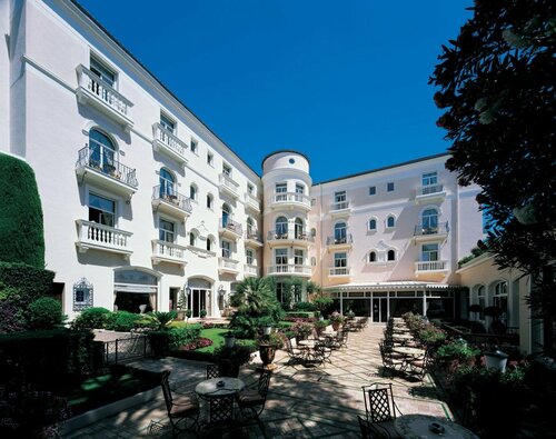 Гостиница La Réserve de Beaulieu & SPA в Больё-сюр-Мере