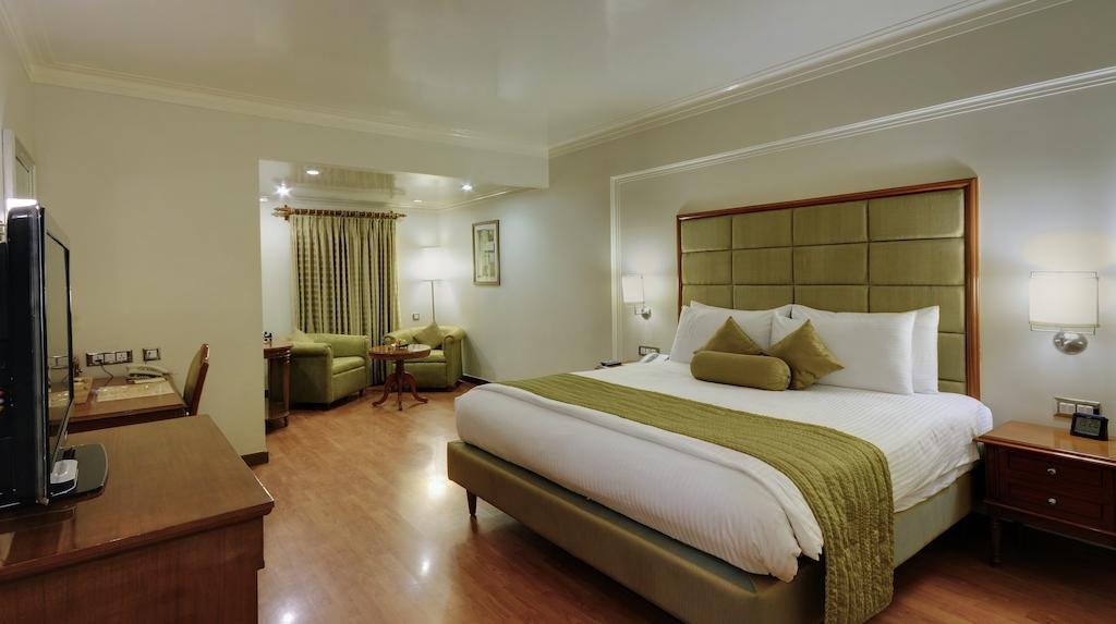 Фото Lemon Tree Premier The Atrium, Ahmedabad