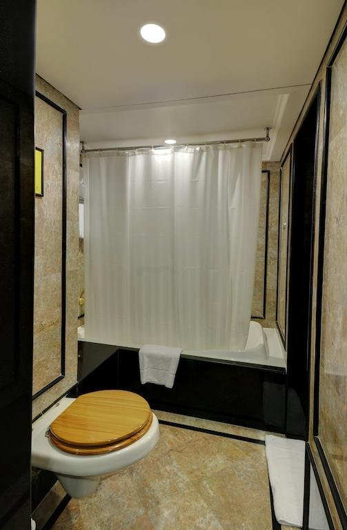 Фото Lemon Tree Premier The Atrium, Ahmedabad