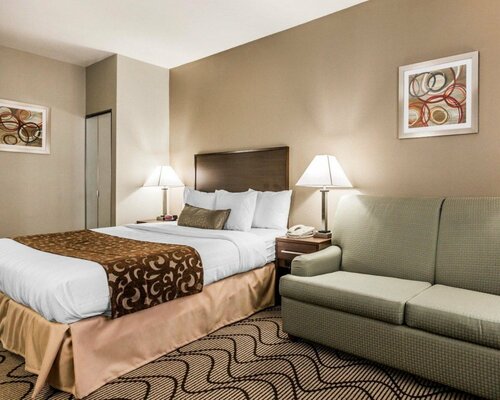 Гостиница Comfort Inn & Suites Orange County John Wayne Airport в Санта-Ане