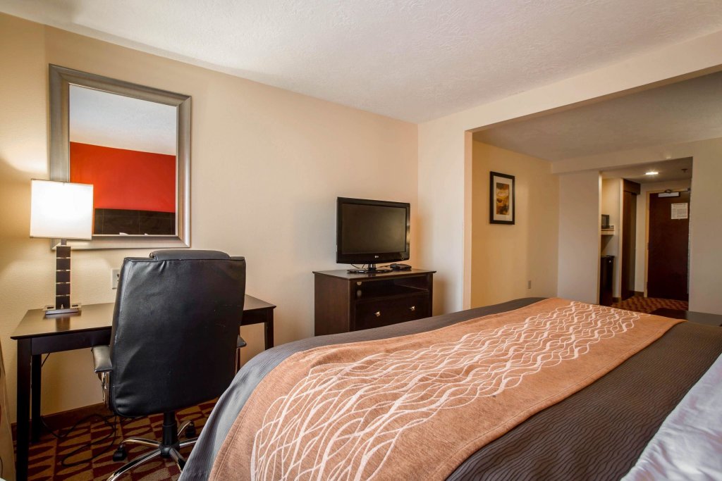 Фото Comfort Inn & Suites