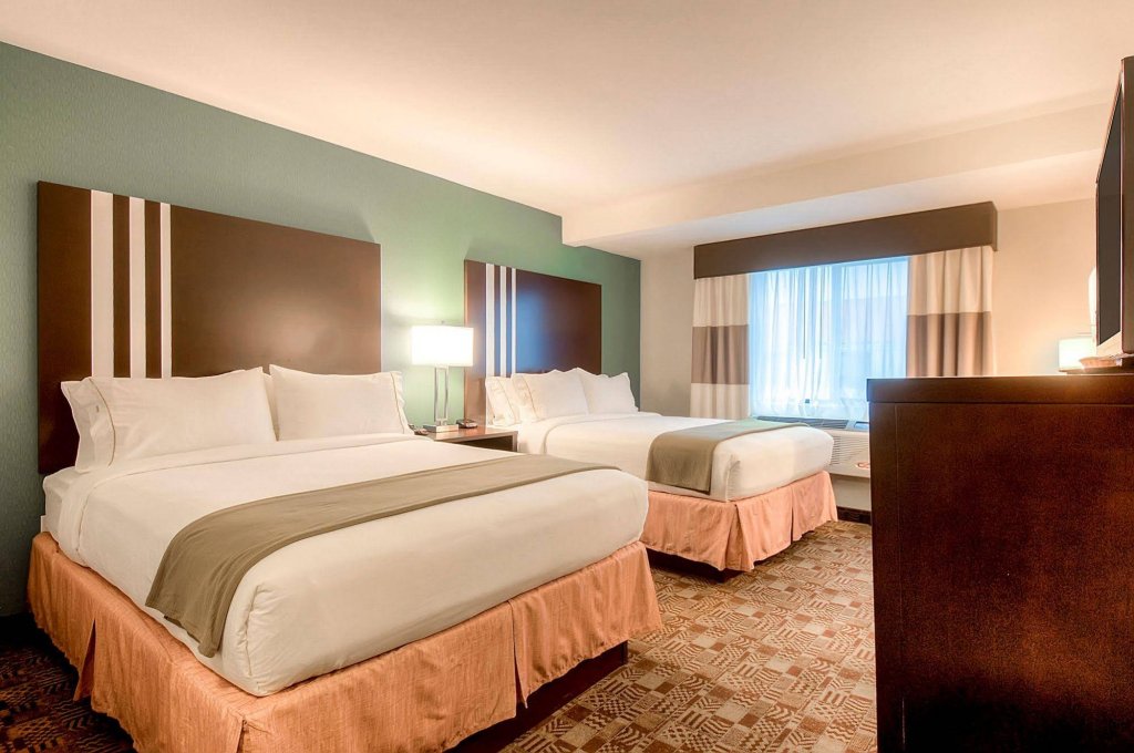 Фото Holiday Inn Express Hotel & Suites Carlsbad Beach, an Ihg Hotel