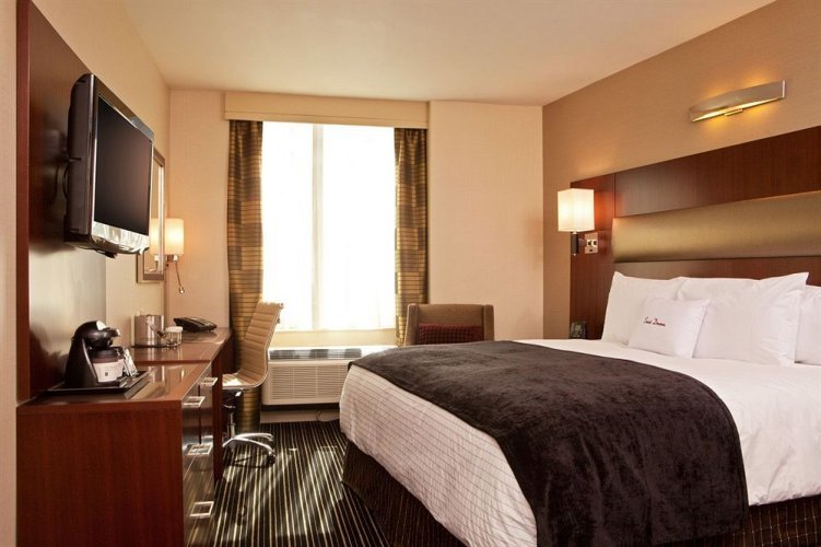 Фото DoubleTree by Hilton New York Downtown