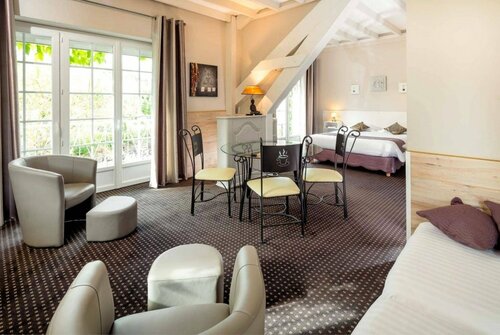 Гостиница Hotel La Thomasse в Родезе