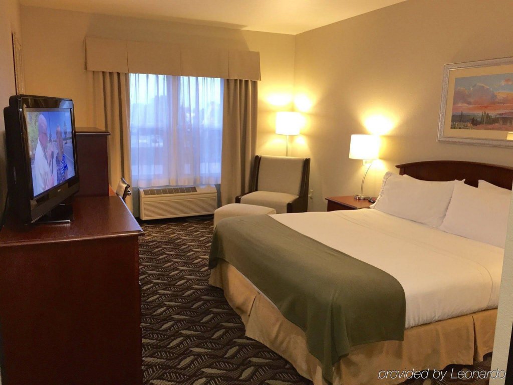 Фото Holiday Inn Express West Sacramento, an Ihg Hotel