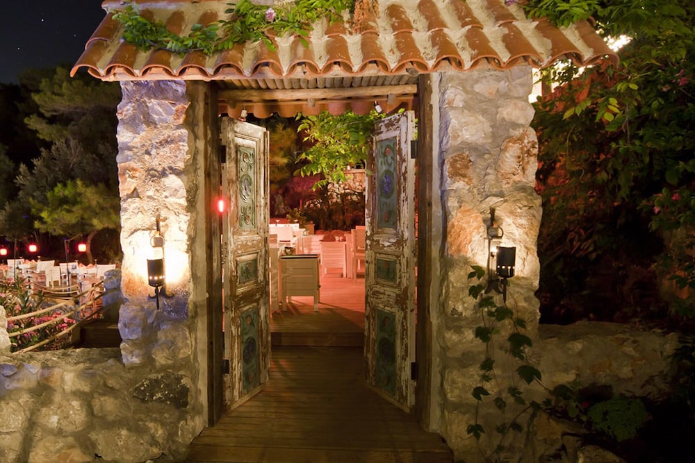 Фото Nautical Hotel